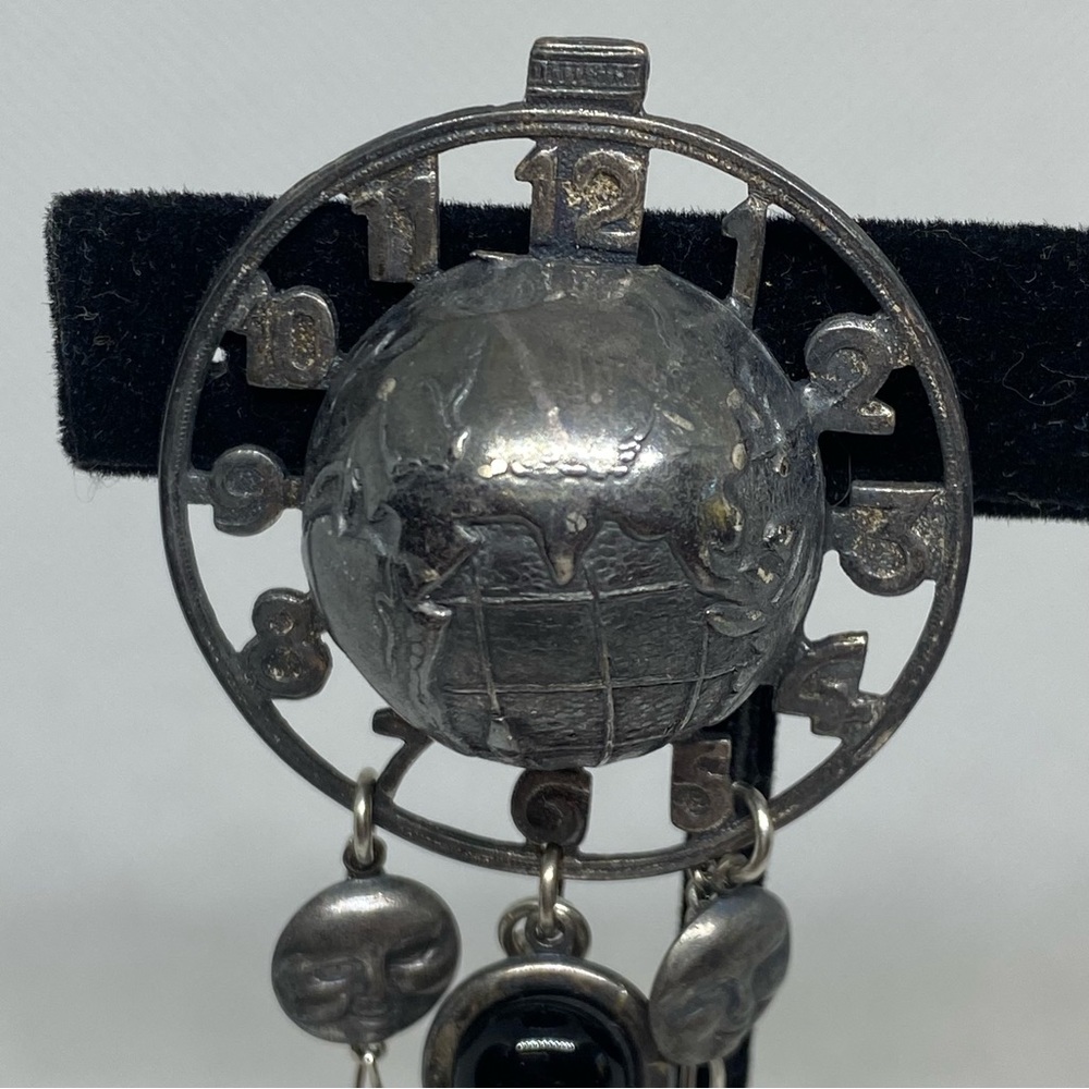 World Clock Brooch - Picture 2 of 7